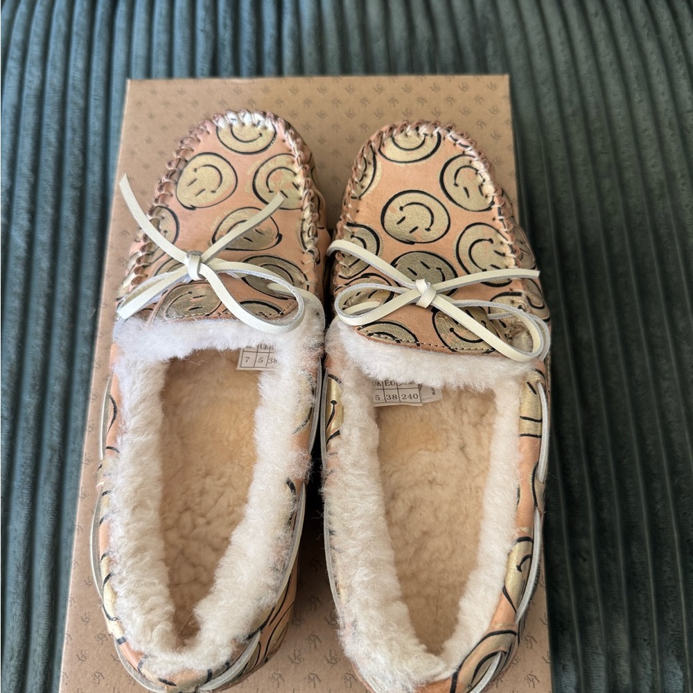 Australia Luxe Collective Prost Smiley Face